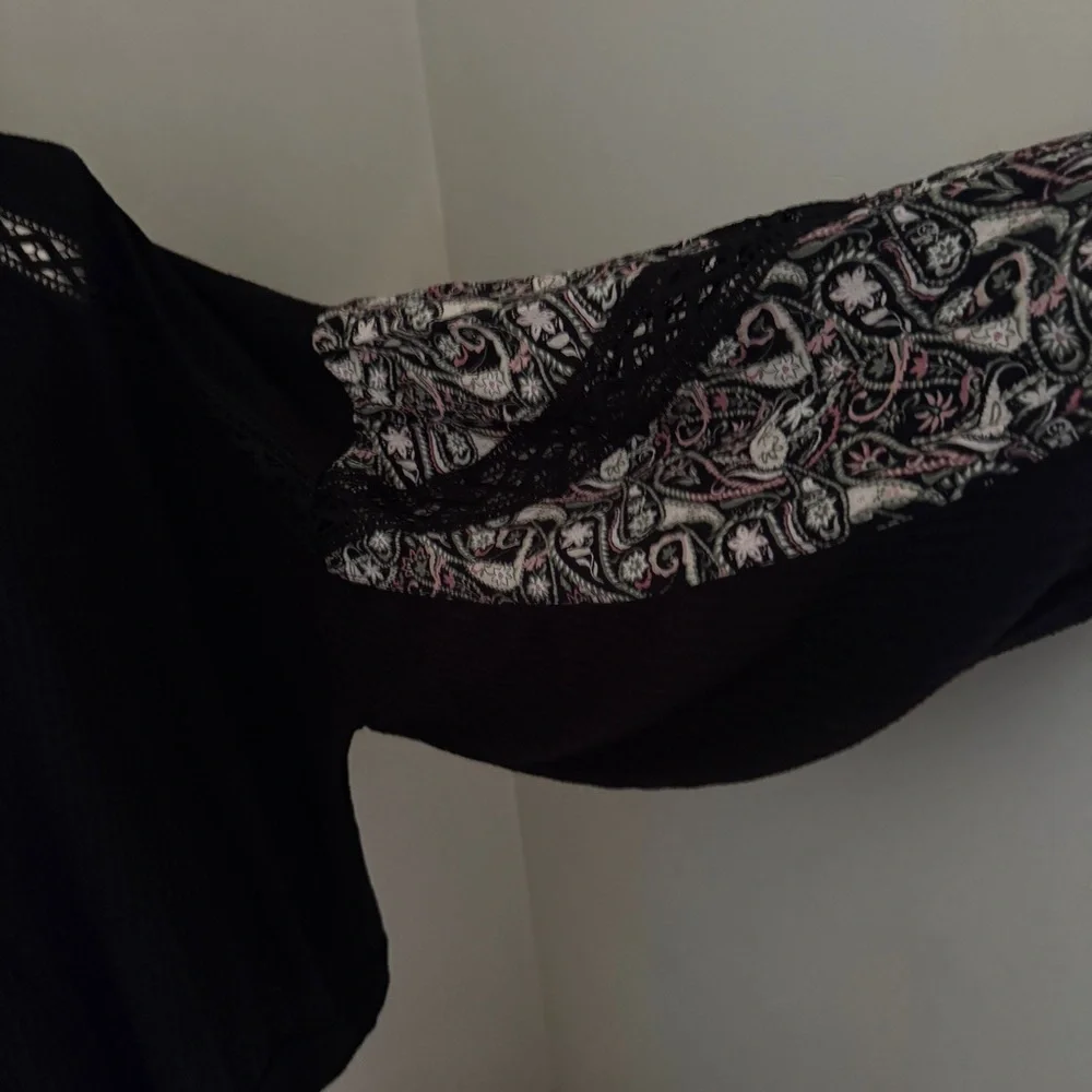 Black Lace Sleeve Women's Top Waffle Knit, Size 26/28W - Picture 5 of 8